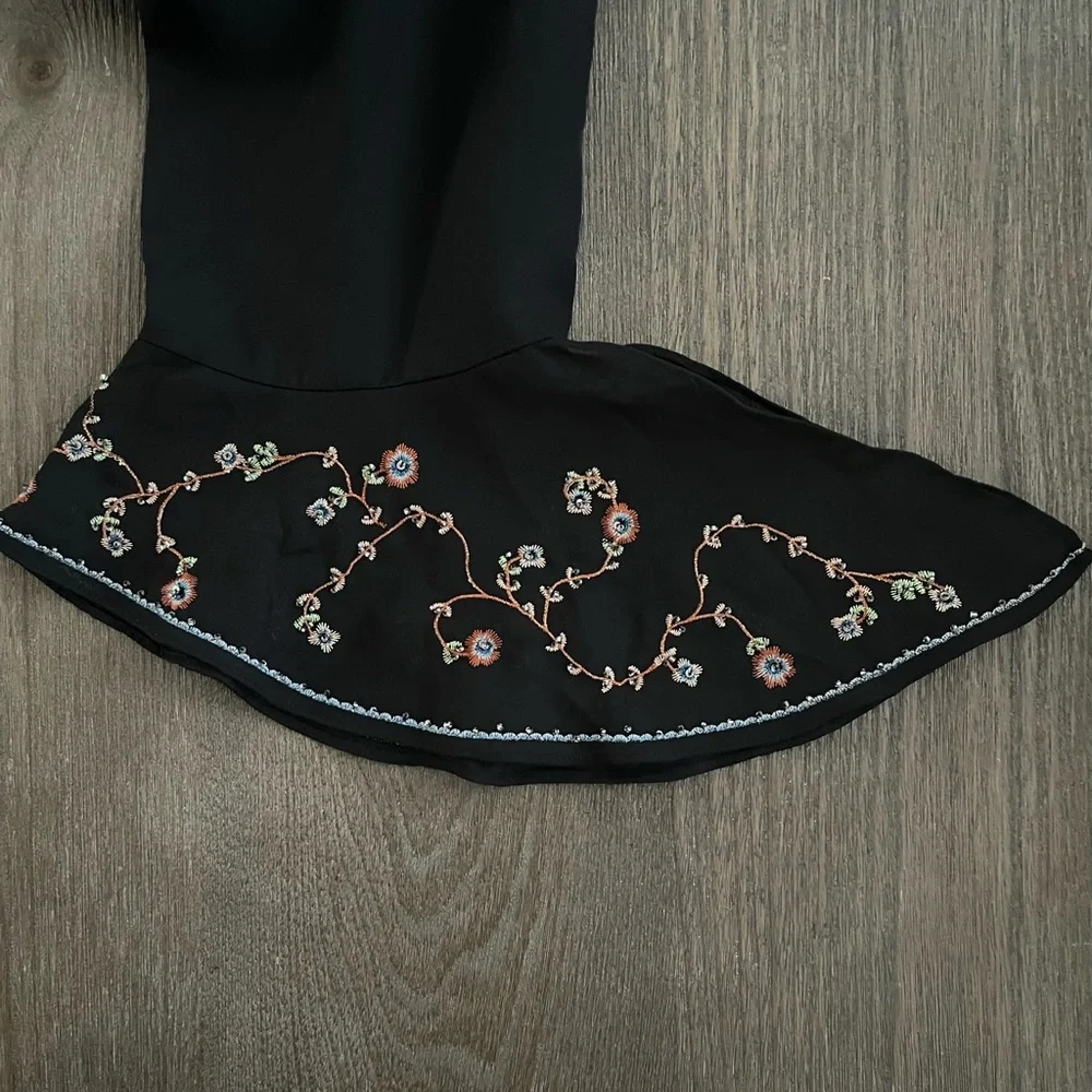 Dressbarn Black Blouse with Floral Embroidery & Ruffle Sleeve 14/16 - Picture 15 of 16